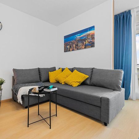 Sonniges City-Apartment Mit Suedbalkon Und Parklatz Neusass Kültér fotó